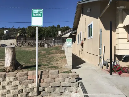 Meticulous Private House @Camarillo Heights-82" TV, Beach/Shopping Отели рядом с достопримечательностью «McGrath Family Farm»