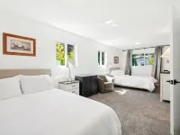 Charming 2-bedroom house in wonderful Burien with 500mbps  speed WiFi, Hotels in Burien