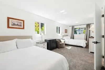 Charming 2-bedroom house in wonderful Burien with 500mbps  speed WiFi, Hotels near New Start Community Garden aka Shark Garden