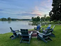 River Haven — Firepit, Hot Tub, Views, Amenities Galore! Hotels in Cople
