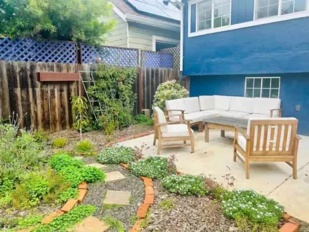 Charming Cottage Retreat Отели рядом с достопримечательностью «African American Museum and Library»