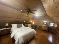 Sunset Cottage at The Adams Family Farm Hotels near Greenway Trail