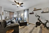 Comfy Cottage Walking Steps From Shopping/Dining/Taproom/Spa - 4-Star