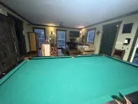 Artsy Highlands 5 br 3.5bth,w/creek,wifi & firepit