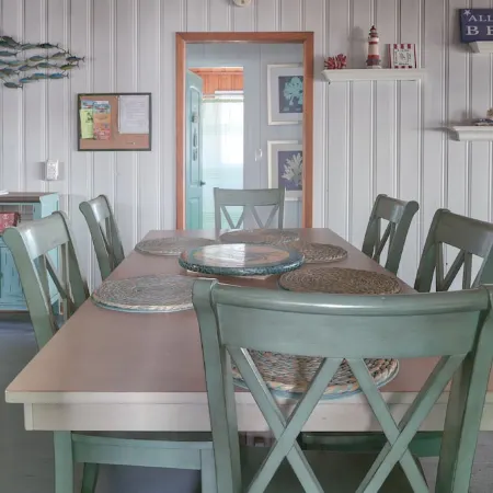 OCEAN FRONT, 4BR, 2BA, FENCED YARD, PET FRIENDLY,  Walkable to shops/restaurants