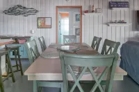 OCEAN FRONT, 4BR, 2BA, FENCED YARD, PET FRIENDLY,  Walkable to shops/restaurants