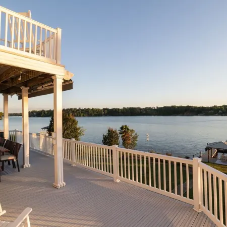 Lakefront w/ private dock, hot tub, game room, boat house hangout