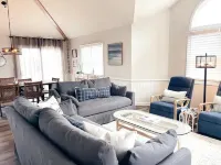 Beachside home in the heart of Duck, NC and walkable to the ocean!