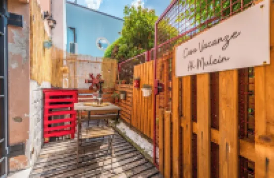 [DOWNTOWN MODENA WITH PARKING AND SMALL GARDEN] AT THE MULEIN