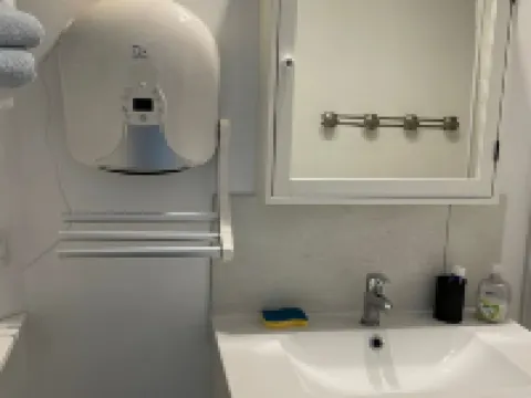 Charming apartment in Granville 格朗維爾酒店