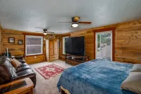 MULLAN HUNTER - SKI BIKE ATV - PETS -  THE CLOSEST TO LOOKOUT PASS HIAWATHA!!