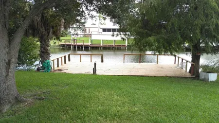 Renovated,clean,comfortable,trailer on canal with Lake Okeechobee access.