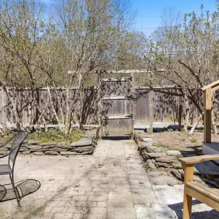 4-minutes to Sugarbush, steps to Warren Village!