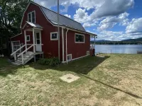 Camp on Akers Pond エロルのホテル