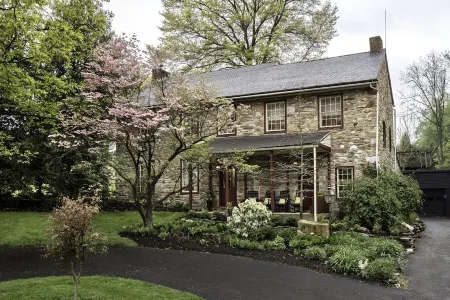 Historic Home, Heated Plunge Pool & Grand Piano