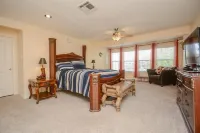 Lakefront Retreat with Pool, Spa, Golf, Fishing,  Boat slip, Kayaks & Marina