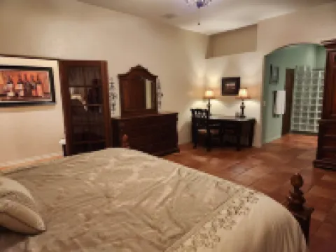 Luxury hilltop home with great views in the heart of wine country