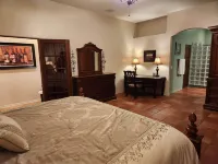 Luxury hilltop home with great views in the heart of wine country Hotel dekat Arizona Hops and Vines