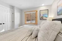 Northstar Ski Trails, Ski In/Ski Out - Walk to Village/Rec Center - Sleeps 4