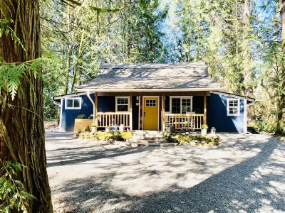 Luxury Cottage in the Woods with Movie Theater! :)