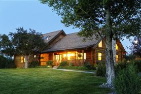 Yellowstone Inspired Lodge - Two Fireplaces