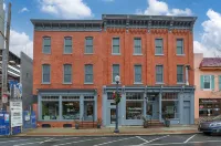 Luxury Lancaster Downtown Condo - 3 blocks from Central Market!