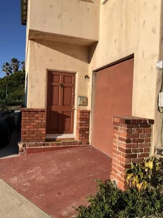 Studio 2 blocks to Beach w/ Parking - Close to LAX