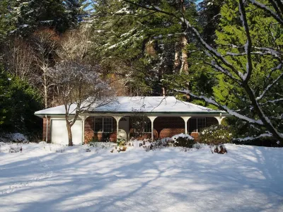 Cozy Cattail Cottage a comfortable coastal estuary woodland home near Reedsport 데블스 스테어케이스 와일더네스 주변 호텔