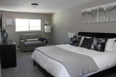 Grumpy Grizzly Pet friendly w/ hot tub Отели в г. Траки