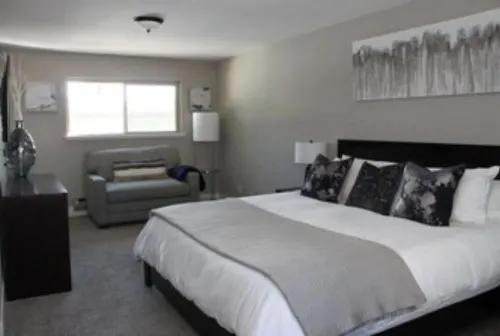 Grumpy Grizzly Pet friendly w/ hot tub