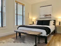 Roxbury Private 3Br w/ Fire-Pit, Sweeping Mt Views- 5 Wooded Acres. Near Skiing! Hotels in Roxbury