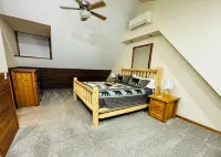 Country Living Custom Built Log Home with Hot Tub and Sauna