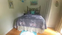 Tranquil  Waterfront  Cottage.  1 Bedroom, 1 Bathroom. Sleeps 2 - balcony