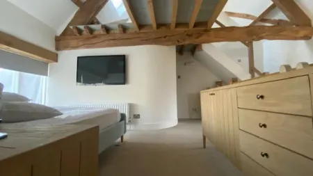 Beautifully appointed property at the foot of the Black Mountains. Отели в г. Гвернифед