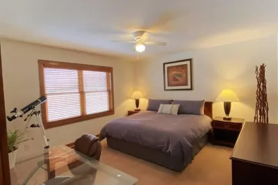 Cozy Two Bedroom Cabin Mountain Getaway! To Fairplay Beach附近的飯店