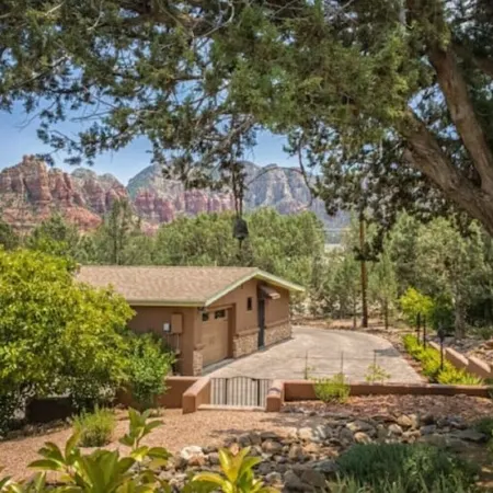 Sedona Vista Art Cottage - Historic & Beautiful! - 100% 5-Star Reviews!!