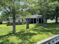 New! Cozy River Cottage with great views of the water!