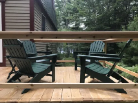 Tall Pines & Lake View. Perfect Location Ctr of Mdi! Close Trails.  Local Owners