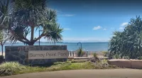 Barney Point Gem  Space, Privacy & Perfect Location Walk to Beach, Cafes and Pub