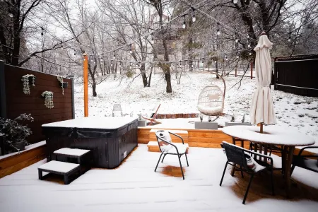Cozy Mid Century A- Frame Cabin Romantic + Hot tub