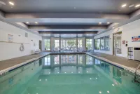DoubleTree by Hilton Hotel Raleigh - Cary - Pool