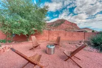 Private hot tub! Pool/Spa! 2 King Beds! Bunk Room! Sleeps 10! Pickleball! Gym!