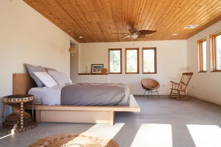 Beautiful and spacious A Frame "Cabin" in Kernville near river and lake isabella Отели рядом с достопримечательностью «оз. Изабелла»