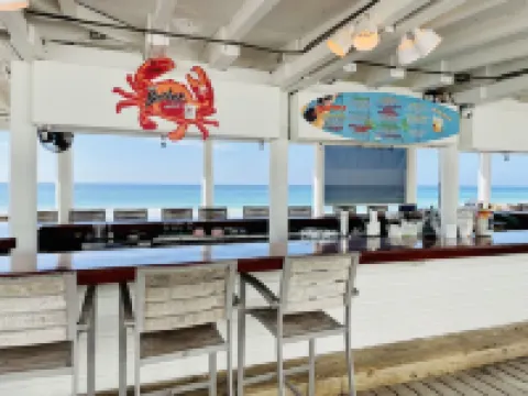 Beachside Breeze Cottage~Location! Crystal Beach, Destin~Steps to Beach & Pool