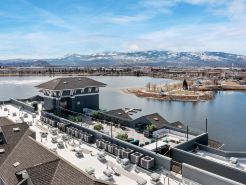 Lakefront Condo w/ Jacuzzi, Rooftop near  Mall, Casino, Theater w/ City Views