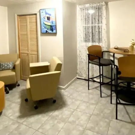 Glorious Suite near Downtown with washer/dryer