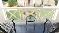 C8, Perfect location, historic downtown, balcony,  near beaches, FREE parking!
