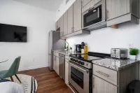Chic Downtown Studio Oasis w/ Private Balcony