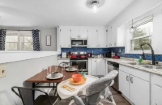 Mooresville Private Apt. w/ High-End Comfortable Beds & Modern Amenities- Apt C