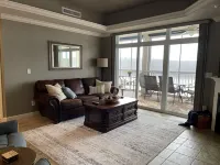 6109 Towers, Beautiful Condo! Quiet! Elevators, Indoor/Outdoor Pools. Free Wifi